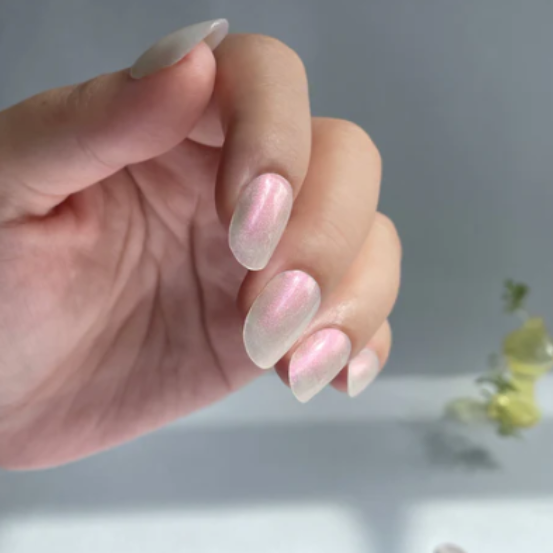 rosa pérolado manicure em alta para verão 2025